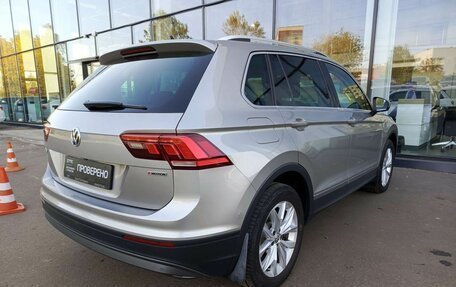 Volkswagen Tiguan II, 2018 год, 3 432 000 рублей, 5 фотография