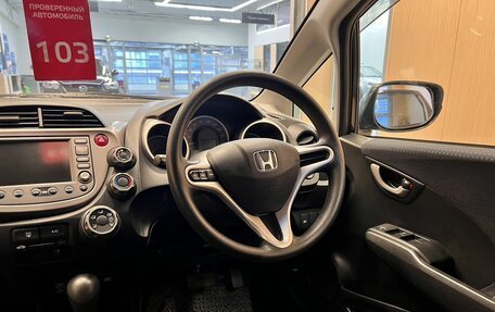 Honda Fit III, 2010 год, 850 000 рублей, 19 фотография