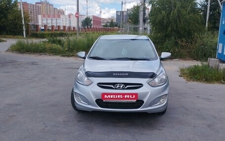 Hyundai Solaris II рестайлинг, 2011 год, 650 000 рублей, 19 фотография