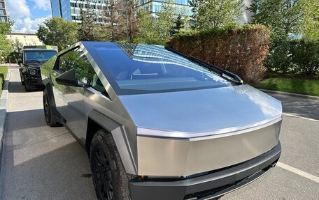 Tesla Cybertruck, 2024 год, 31 500 000 рублей, 2 фотография