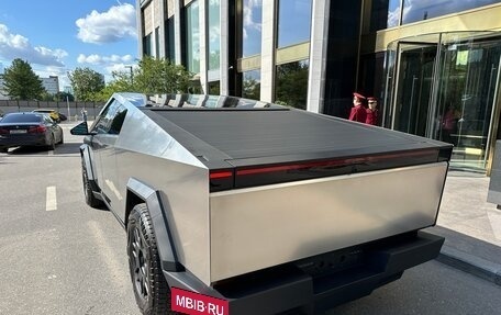 Tesla Cybertruck, 2024 год, 31 500 000 рублей, 3 фотография