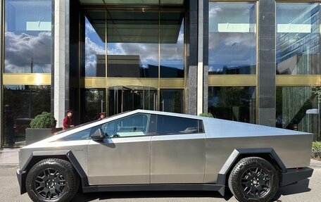 Tesla Cybertruck, 2024 год, 31 500 000 рублей, 5 фотография