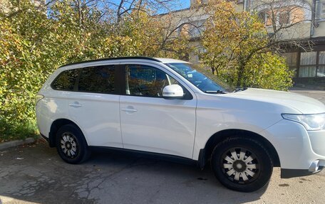 Mitsubishi Outlander III рестайлинг 3, 2013 год, 1 400 000 рублей, 7 фотография