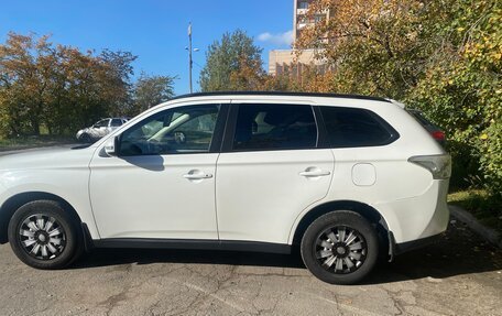 Mitsubishi Outlander III рестайлинг 3, 2013 год, 1 400 000 рублей, 11 фотография