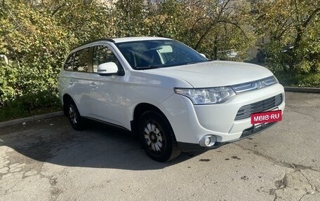 Mitsubishi Outlander III рестайлинг 3, 2013 год, 1 400 000 рублей, 8 фотография