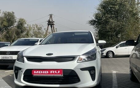 KIA Rio IV, 2018 год, 1 550 000 рублей, 2 фотография