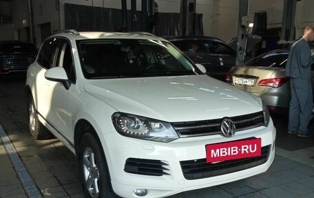 Volkswagen Touareg III, 2011 год, 1 999 000 рублей, 2 фотография