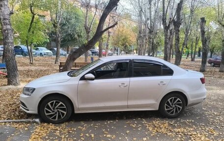 Volkswagen Jetta VI, 2017 год, 900 000 рублей, 2 фотография