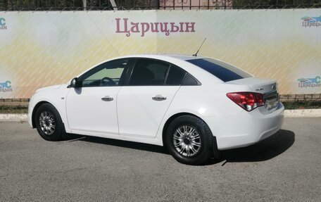 Chevrolet Cruze II, 2010 год, 585 000 рублей, 3 фотография