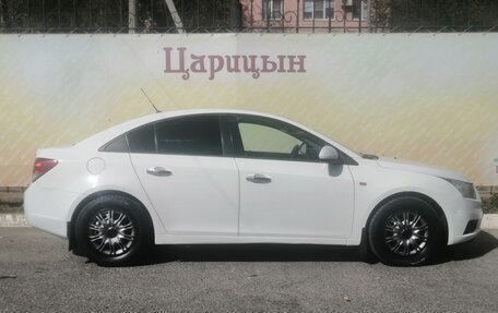 Chevrolet Cruze II, 2010 год, 585 000 рублей, 6 фотография