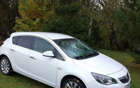 Opel Astra J, 2011 год, 645 000 рублей, 3 фотография