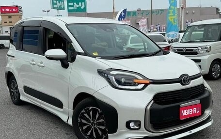 Toyota Sienta, 2023 год, 1 800 800 рублей, 1 фотография