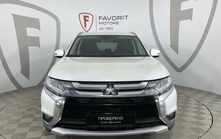 Mitsubishi Outlander III рестайлинг 3, 2015 год, 2 100 000 рублей, 2 фотография