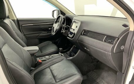 Mitsubishi Outlander III рестайлинг 3, 2015 год, 2 100 000 рублей, 14 фотография