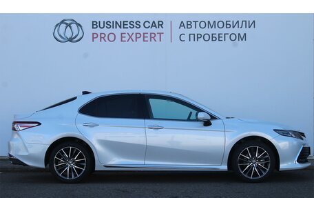 Toyota Camry, 2023 год, 5 300 000 рублей, 6 фотография