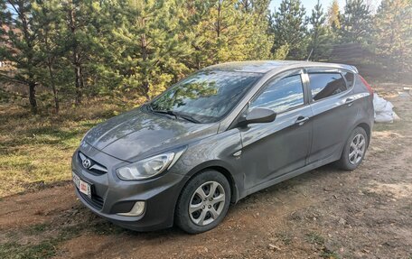 Hyundai Solaris II рестайлинг, 2011 год, 915 000 рублей, 2 фотография