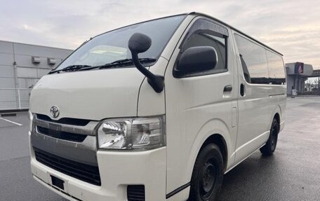 Toyota HiAce H200, 2019 год, 4 180 000 рублей, 1 фотография