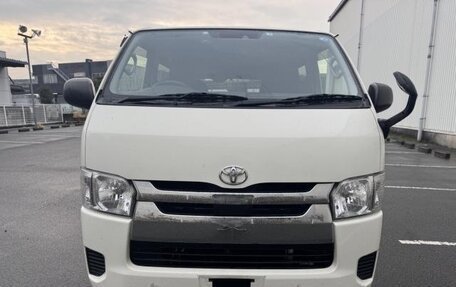 Toyota HiAce H200, 2019 год, 4 180 000 рублей, 2 фотография