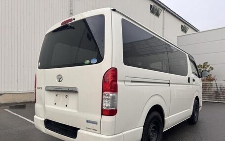 Toyota HiAce H200, 2019 год, 4 180 000 рублей, 3 фотография