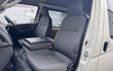 Toyota HiAce H200, 2019 год, 4 180 000 рублей, 7 фотография