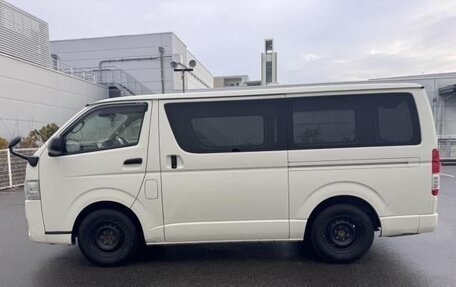 Toyota HiAce H200, 2019 год, 4 180 000 рублей, 9 фотография