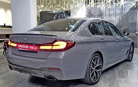 BMW 5 серия, 2021 год, 6 980 000 рублей, 2 фотография