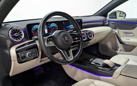 Mercedes-Benz A-Класс, 2018 год, 3 400 000 рублей, 6 фотография