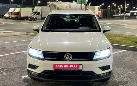 Volkswagen Tiguan II, 2018 год, 2 600 000 рублей, 2 фотография