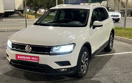 Volkswagen Tiguan II, 2018 год, 2 600 000 рублей, 3 фотография