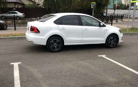 Volkswagen Polo VI (EU Market), 2015 год, 700 000 рублей, 2 фотография