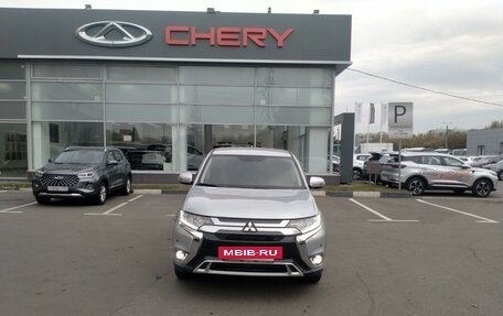 Mitsubishi Outlander III рестайлинг 3, 2019 год, 2 367 000 рублей, 2 фотография