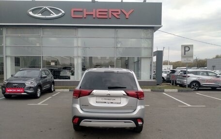 Mitsubishi Outlander III рестайлинг 3, 2019 год, 2 367 000 рублей, 5 фотография