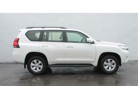 Toyota Land Cruiser Prado 150 рестайлинг 2, 2020 год, 6 150 000 рублей, 4 фотография