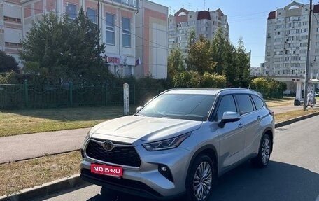 Toyota Highlander, 2023 год, 7 750 000 рублей, 15 фотография