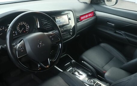 Mitsubishi Outlander III рестайлинг 3, 2017 год, 2 041 000 рублей, 6 фотография