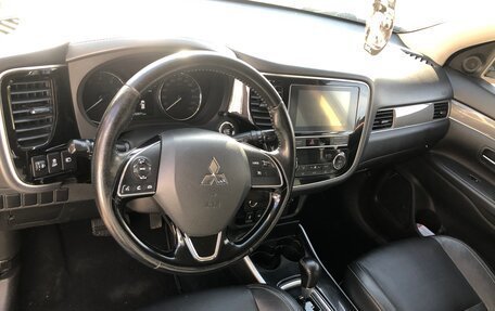 Mitsubishi Outlander III рестайлинг 3, 2019 год, 2 050 000 рублей, 9 фотография