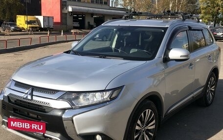 Mitsubishi Outlander III рестайлинг 3, 2019 год, 2 050 000 рублей, 11 фотография