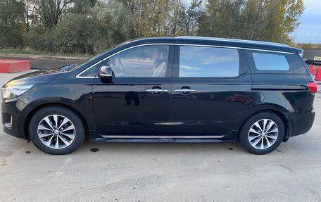 KIA Carnival III, 2017 год, 2 790 000 рублей, 2 фотография