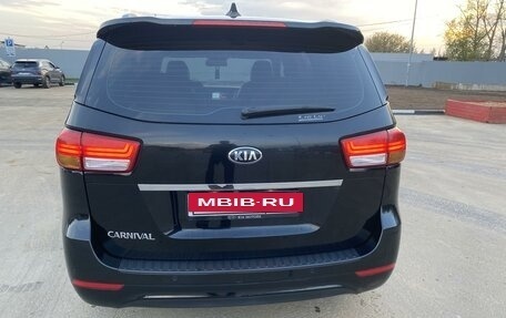 KIA Carnival III, 2017 год, 2 790 000 рублей, 3 фотография