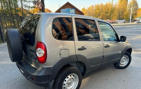 Chevrolet Niva I рестайлинг, 2017 год, 895 000 рублей, 6 фотография