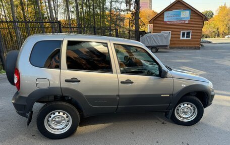 Chevrolet Niva I рестайлинг, 2017 год, 895 000 рублей, 8 фотография