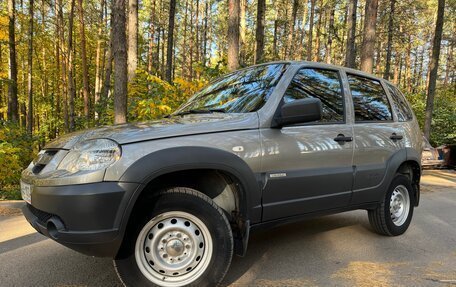 Chevrolet Niva I рестайлинг, 2017 год, 895 000 рублей, 9 фотография