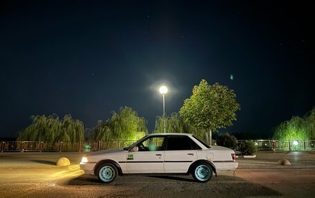 Toyota Camry, 1988 год, 250 000 рублей, 2 фотография