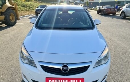 Opel Astra J, 2011 год, 740 000 рублей, 2 фотография