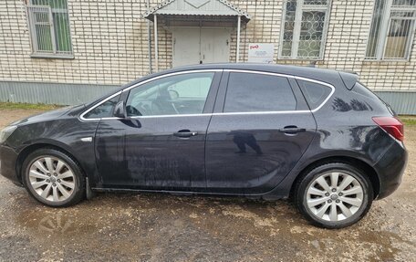 Opel Astra J, 2010 год, 750 000 рублей, 2 фотография