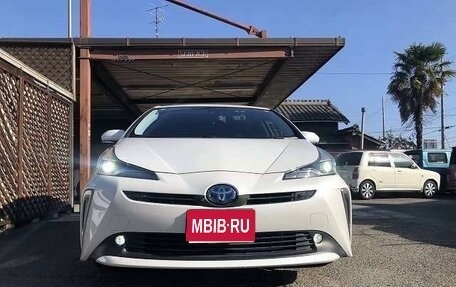 Toyota Prius IV XW50, 2021 год, 1 550 000 рублей, 1 фотография