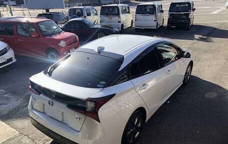 Toyota Prius IV XW50, 2021 год, 1 550 000 рублей, 5 фотография