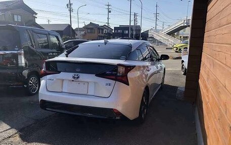 Toyota Prius IV XW50, 2021 год, 1 550 000 рублей, 6 фотография