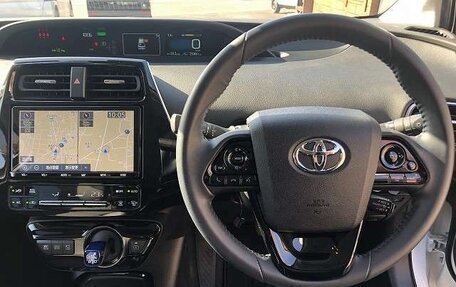 Toyota Prius IV XW50, 2021 год, 1 550 000 рублей, 8 фотография