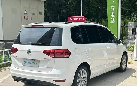 Volkswagen Touran III, 2021 год, 1 449 100 рублей, 4 фотография